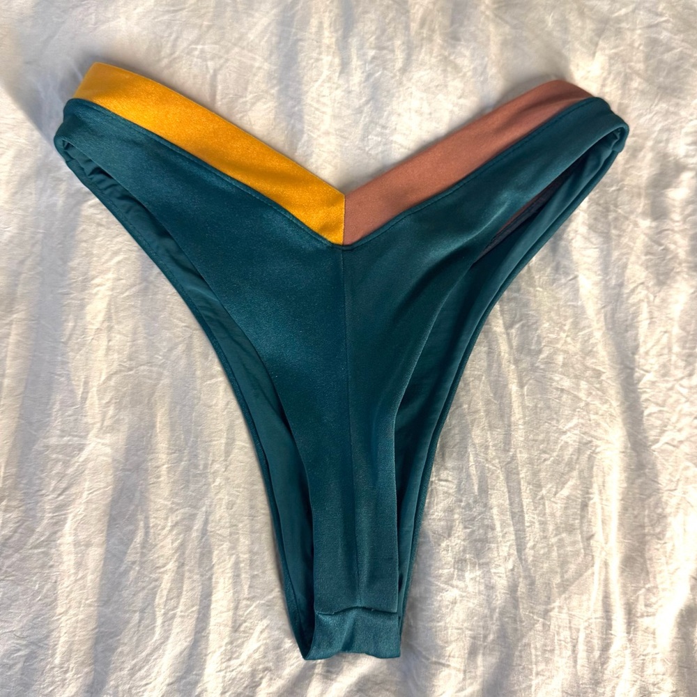Oneone Swimwear Bikini Set - Picture 6 of 7